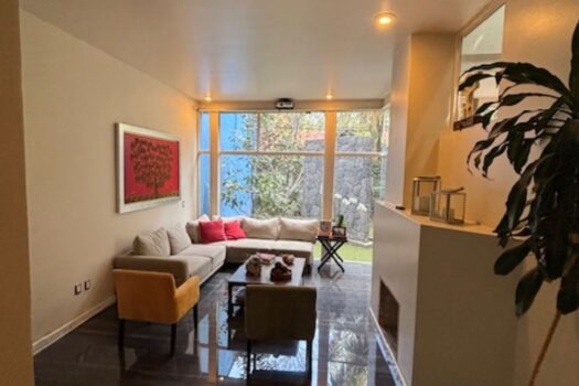 CASA EN VENTA EN EXCLUSIVA ZONA DE LA CIUDAD