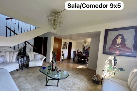 BONITA CASA EN RENTA CON ELEVADOR