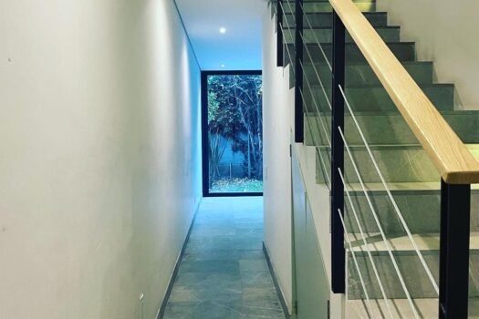 CASA MINIMALISTA EN RENTA