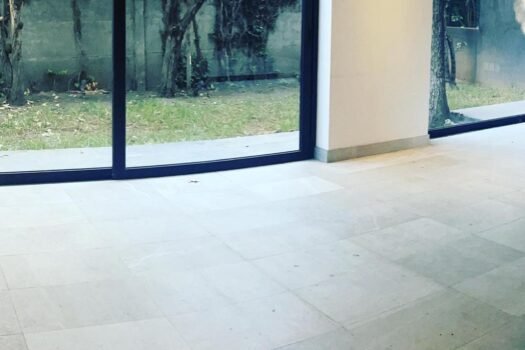 CASA MINIMALISTA EN RENTA